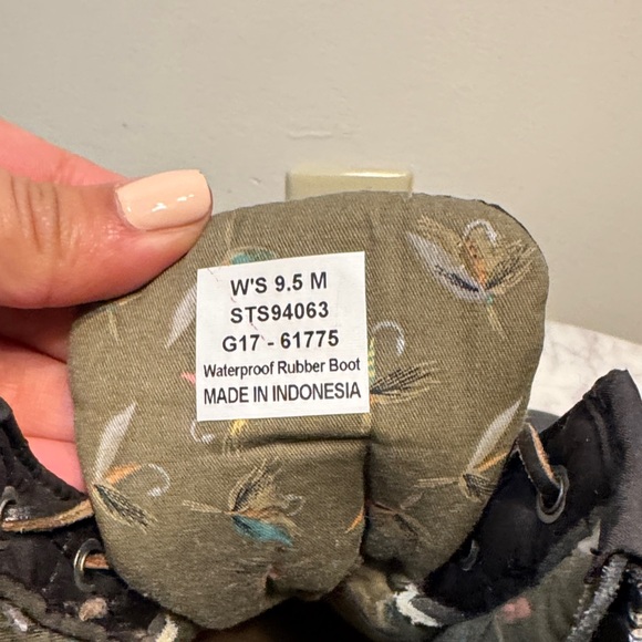 Sperry Women's Quilted Black and Tan Duck Boots - Picture 5 of 11